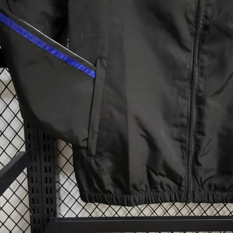 Windbreaker Real Madrid 24/25 - Preto e Vermelho
