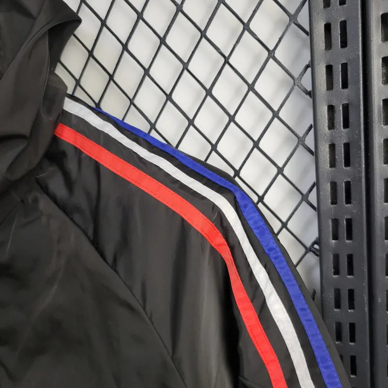Windbreaker Real Madrid 24/25 - Preto e Vermelho